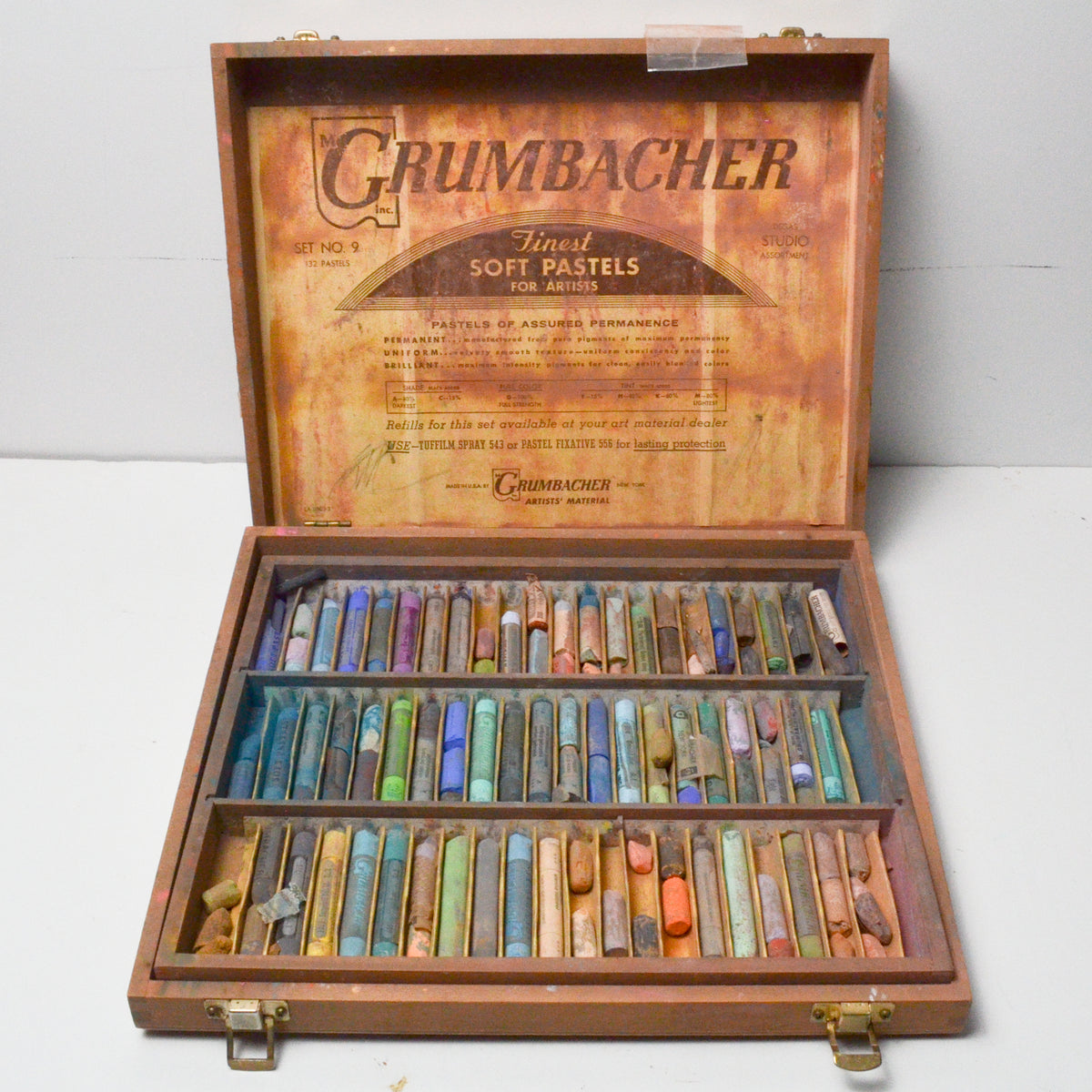 Grumbacher Degas Studio Assortment Set No. 9 + Assorted Art Soft