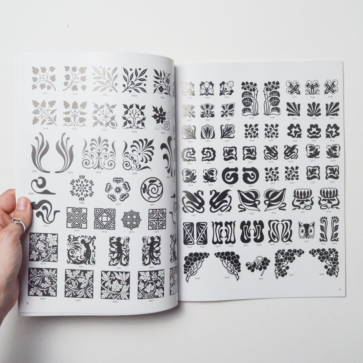 1500 Decorative Ornaments Book Make & Mend