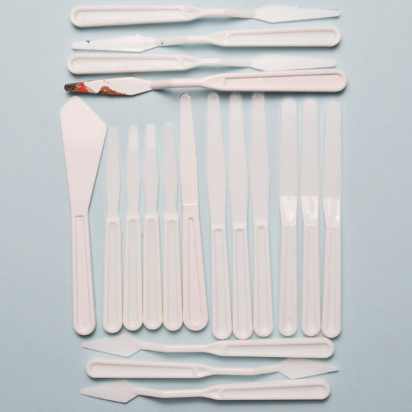 Plastic Palette Knives - Bundle of 19