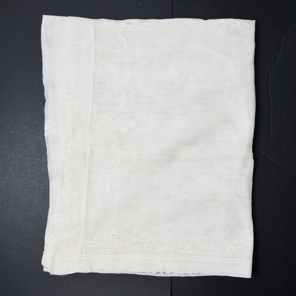 Net Lace Tablecloth - 41" x 62"