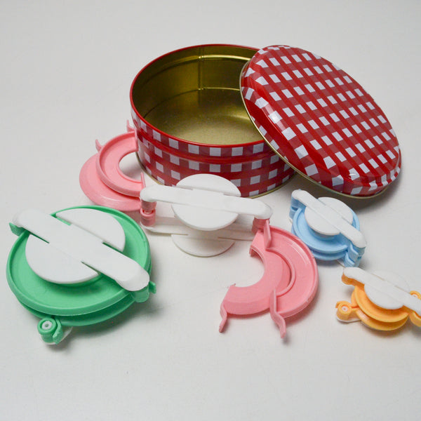 Clover Pom-Pom Maker Set in Tin