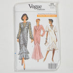Vogue Patterns 7669 Dress Sewing Pattern (14-18)
