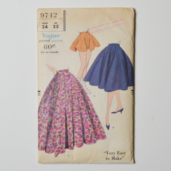 Vintage Vogue 9742 Skirt Sewing Pattern (Waist 24 Hip 33)